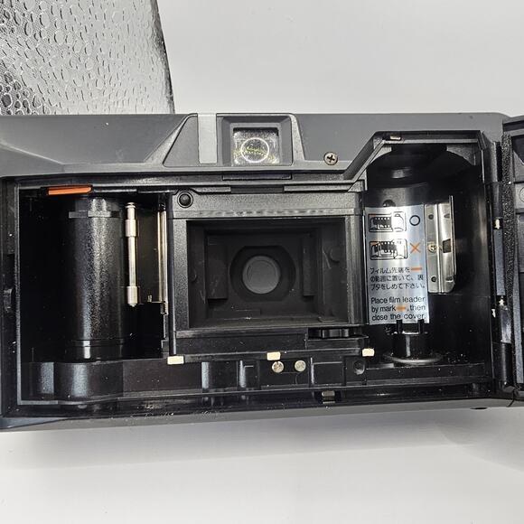 Yashica Kyocera L AF Date DX 35mm Point & Shoot 35mm Film Camera Japan - Picture 9 of 11